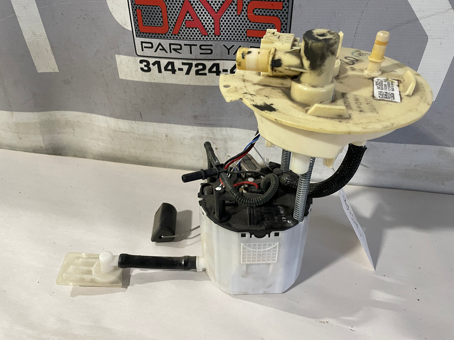 2018 Chevrolet Camaro SS Fuel Pump Assembly OEM - Day's Parts Yard