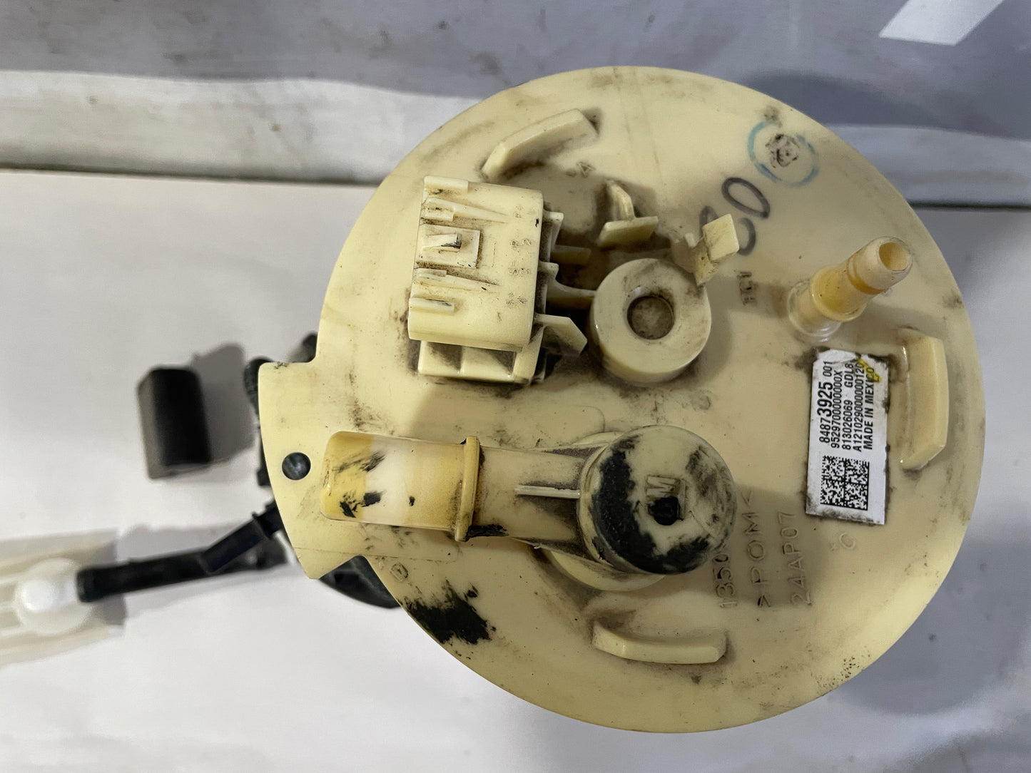 2018 Chevrolet Camaro SS Fuel Pump Assembly OEM - Day's Parts Yard