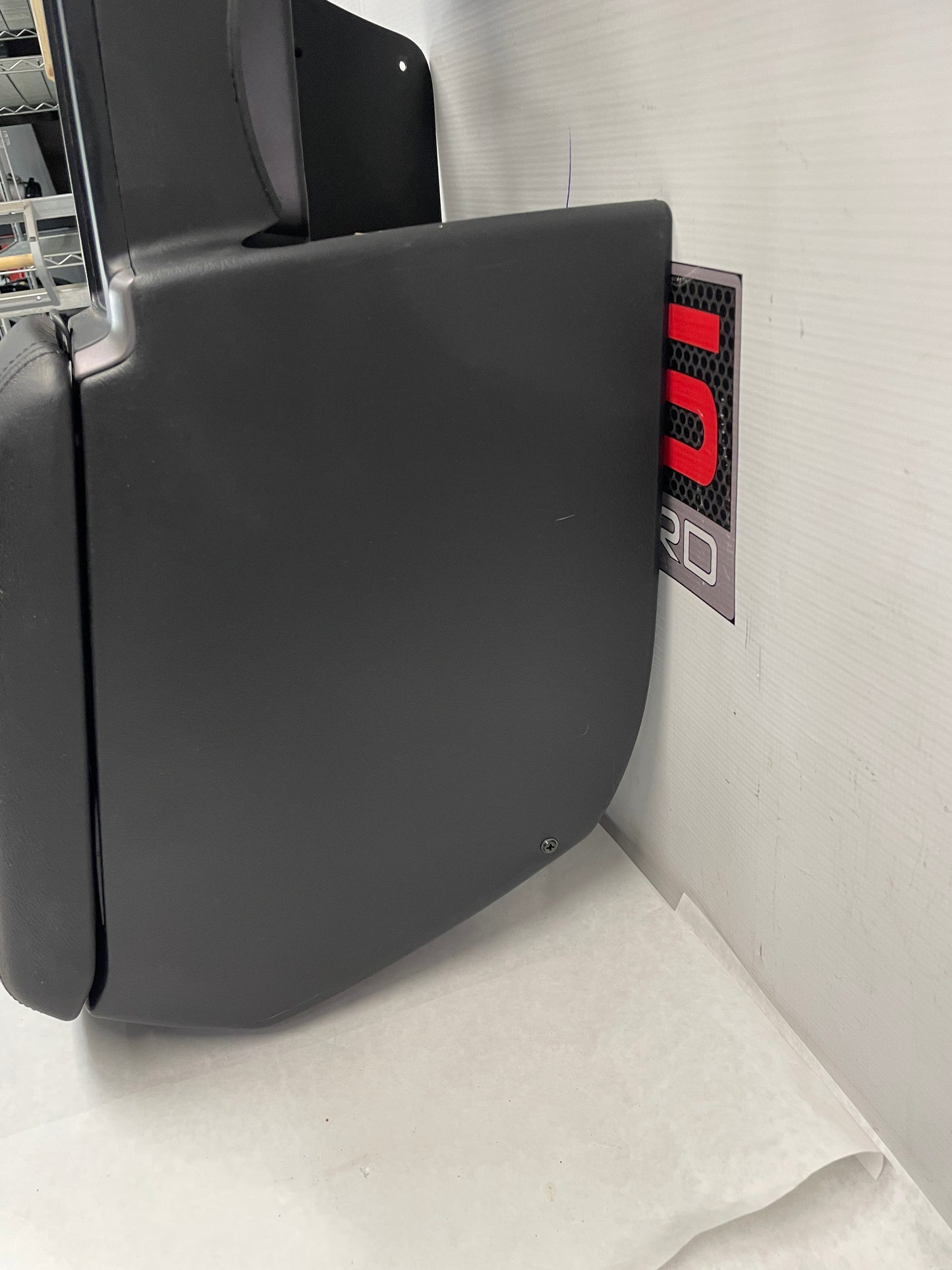 2005 Pontiac GTO Center Console Armrest OEM - Day's Parts Yard