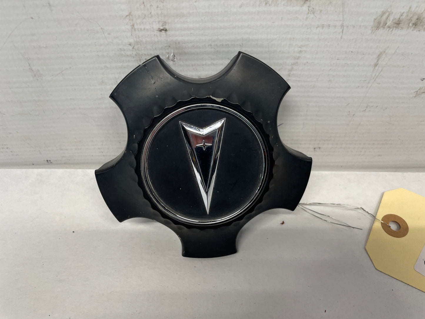 2008 Pontiac G8 GT Wheel Center Cap OEM - Day's Parts Yard