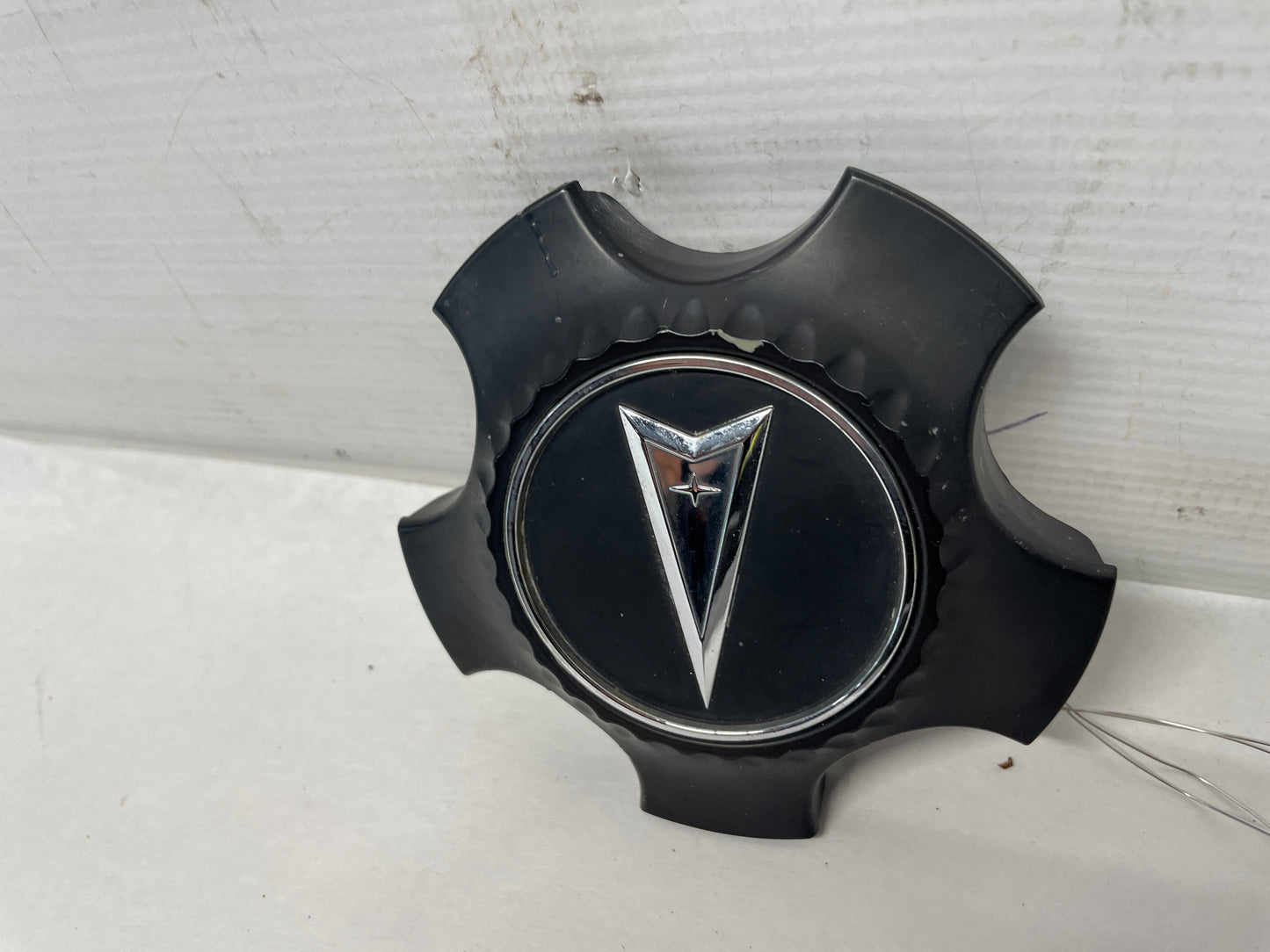 2008 Pontiac G8 GT Wheel Center Cap OEM - Day's Parts Yard