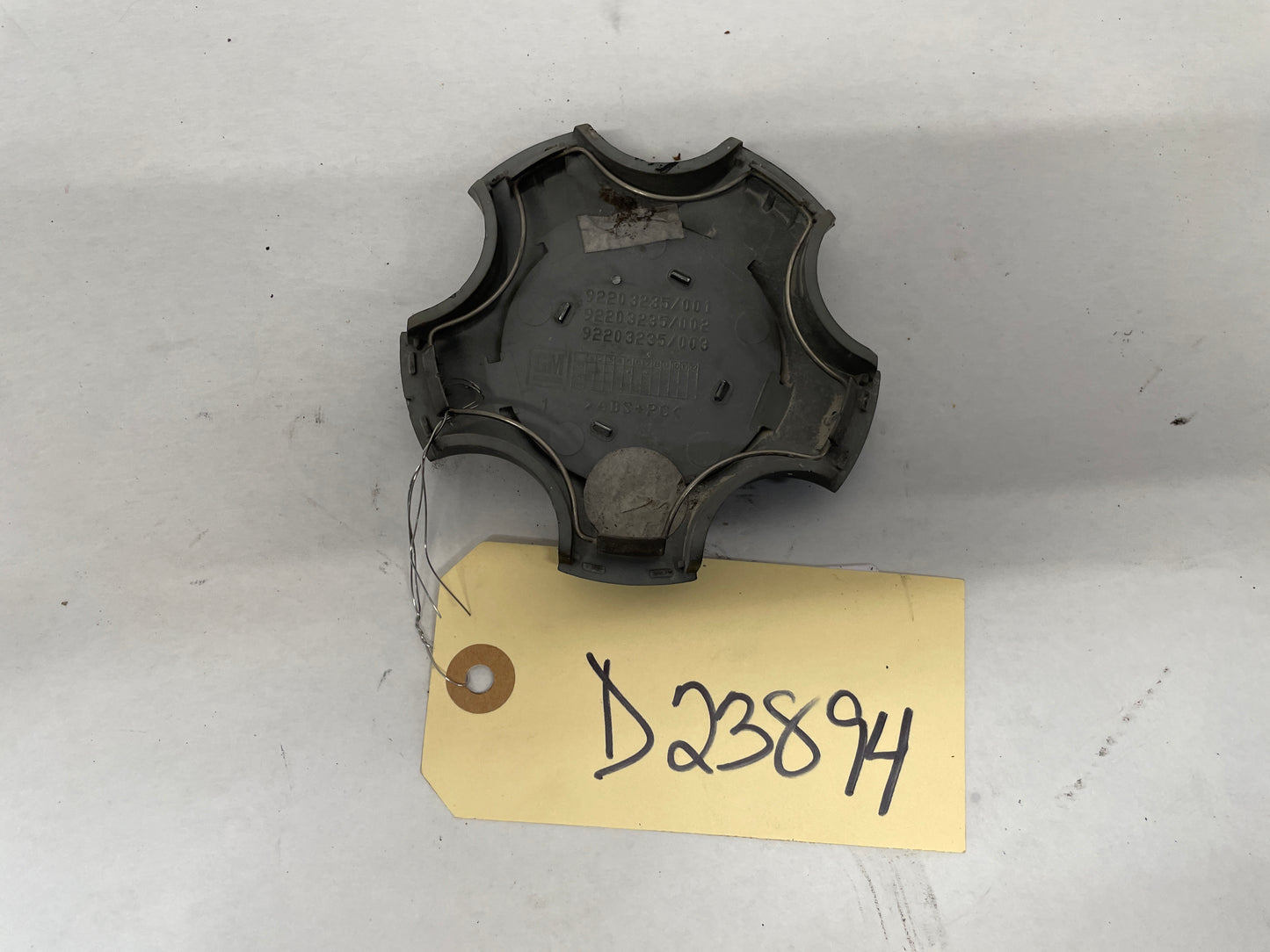 2008 Pontiac G8 GT Wheel Center Cap OEM - Day's Parts Yard