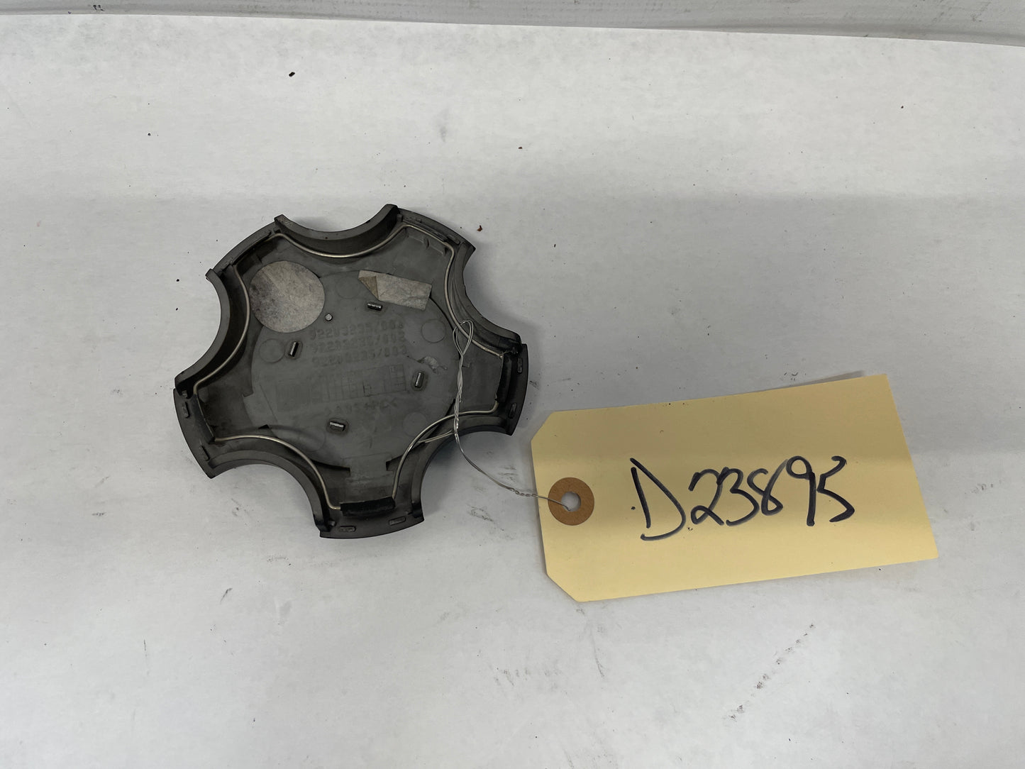 2008 Pontiac G8 GT Wheel Center Cap OEM - Day's Parts Yard