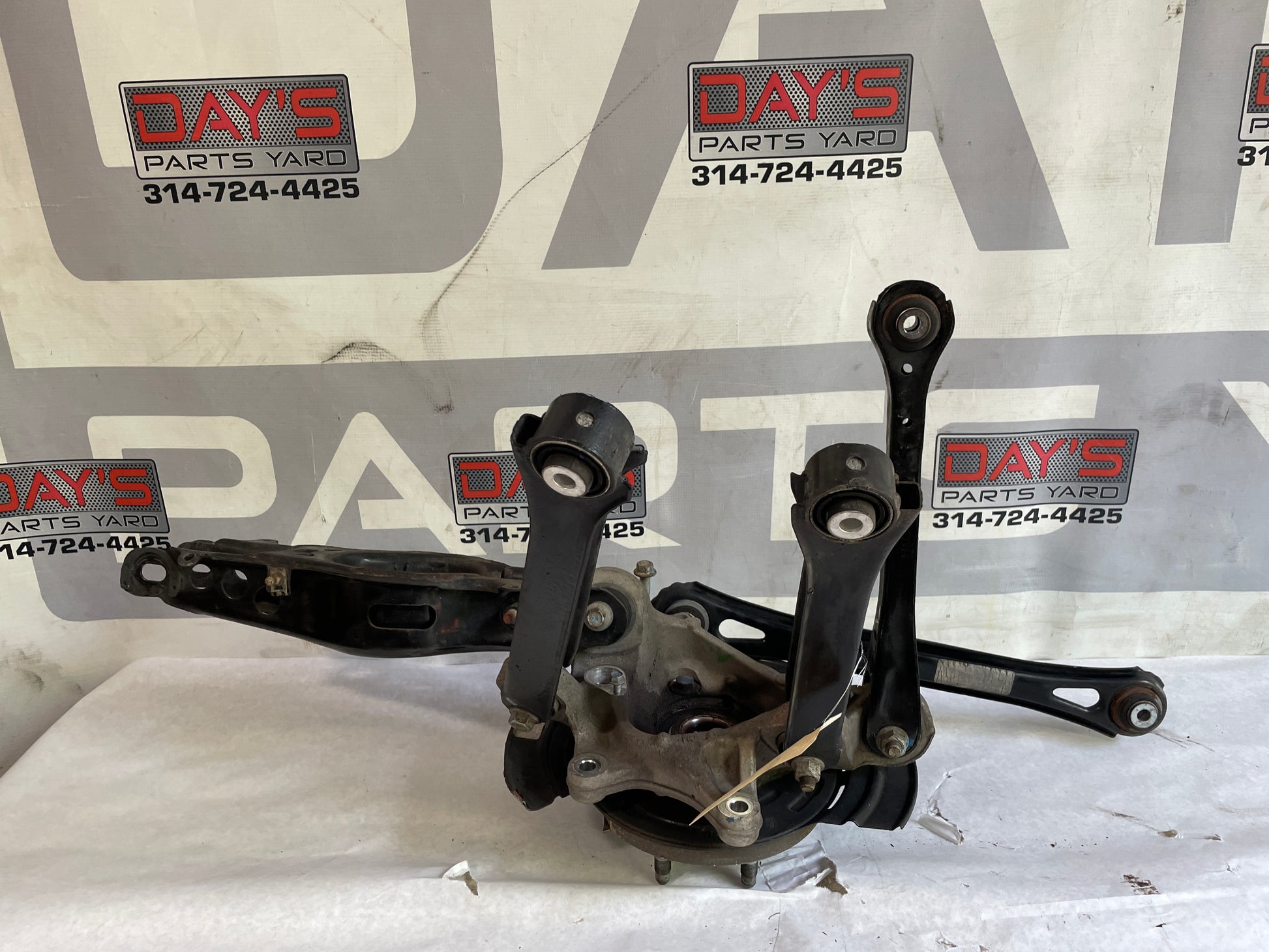 2017 Cadillac ATS-V Coupe Rear Passenger Susp Spindle Knuc Hub Control Arms OEM - Day's Parts Yard