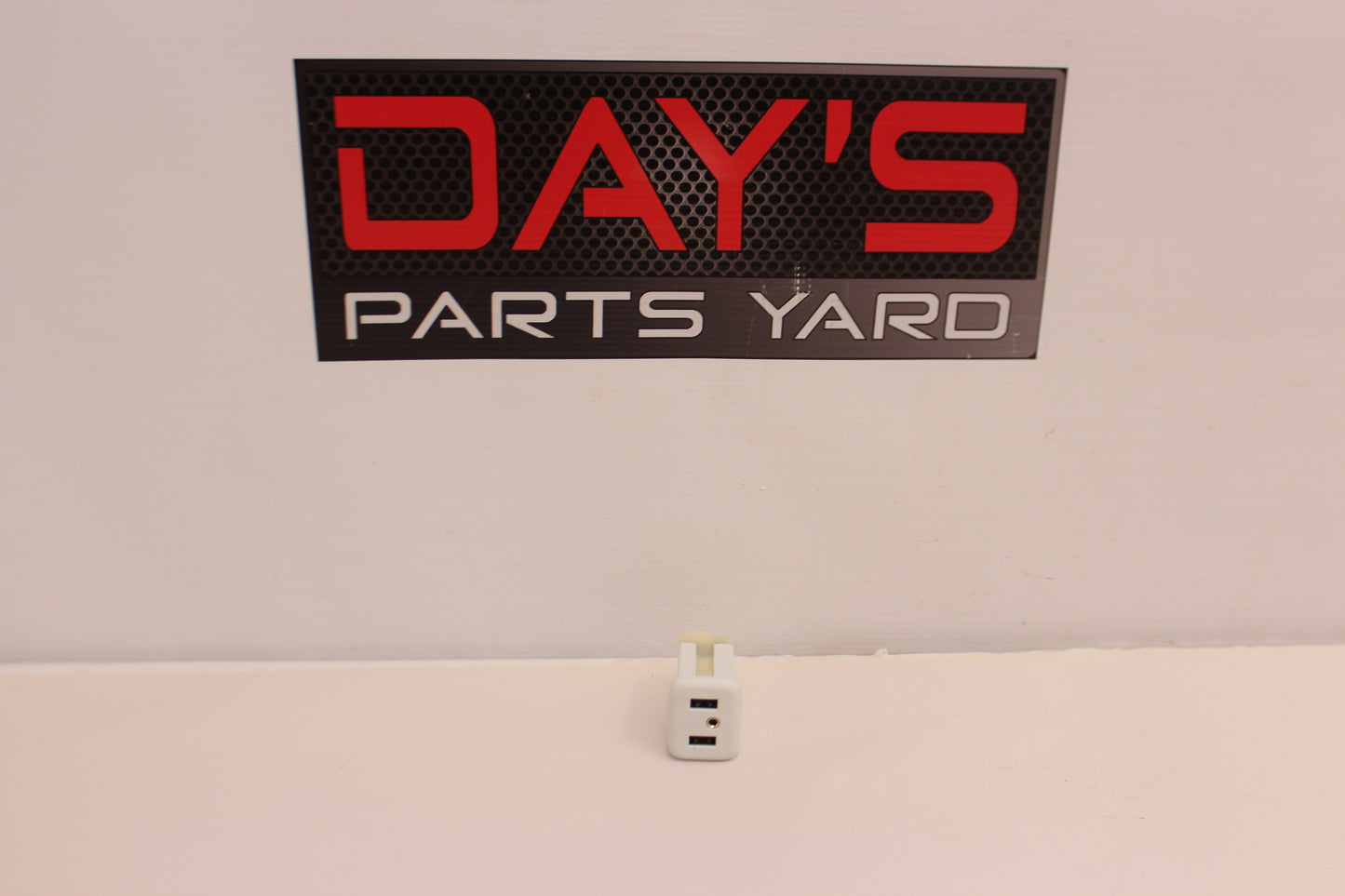 2016 Cadillac CTS-V Center Console USB AUX Input OEM - Day's Parts Yard