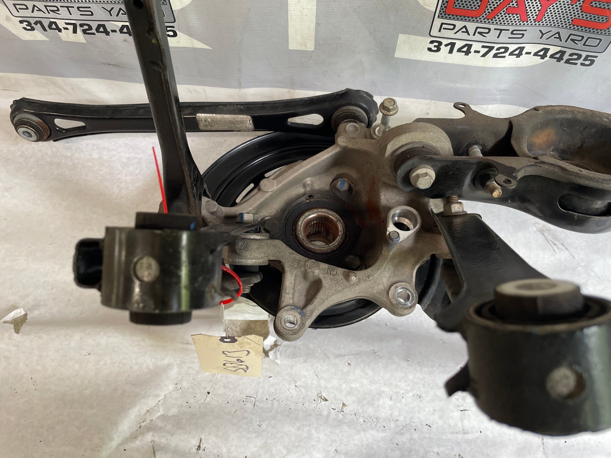 2017 Cadillac ATS-V Coupe Rear Passenger Susp Spindle Knuc Hub Control Arms OEM - Day's Parts Yard