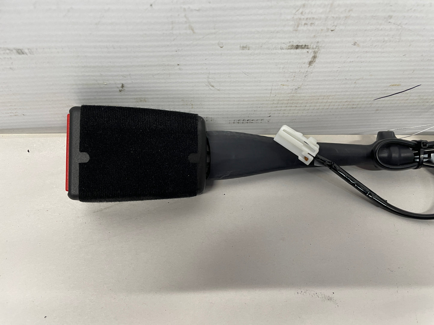 2014 Chevy SS Sedan LH Driver Seat Belt Buckle Receiver OEM - Day's Parts Yard