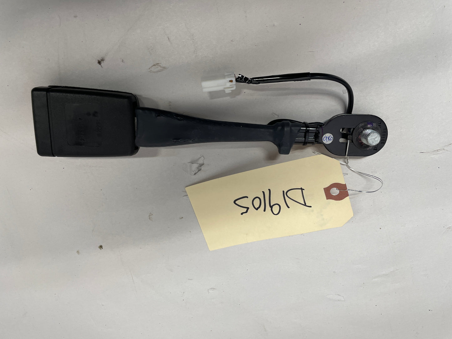 2014 Chevy SS Sedan LH Driver Seat Belt Buckle Receiver OEM - Day's Parts Yard