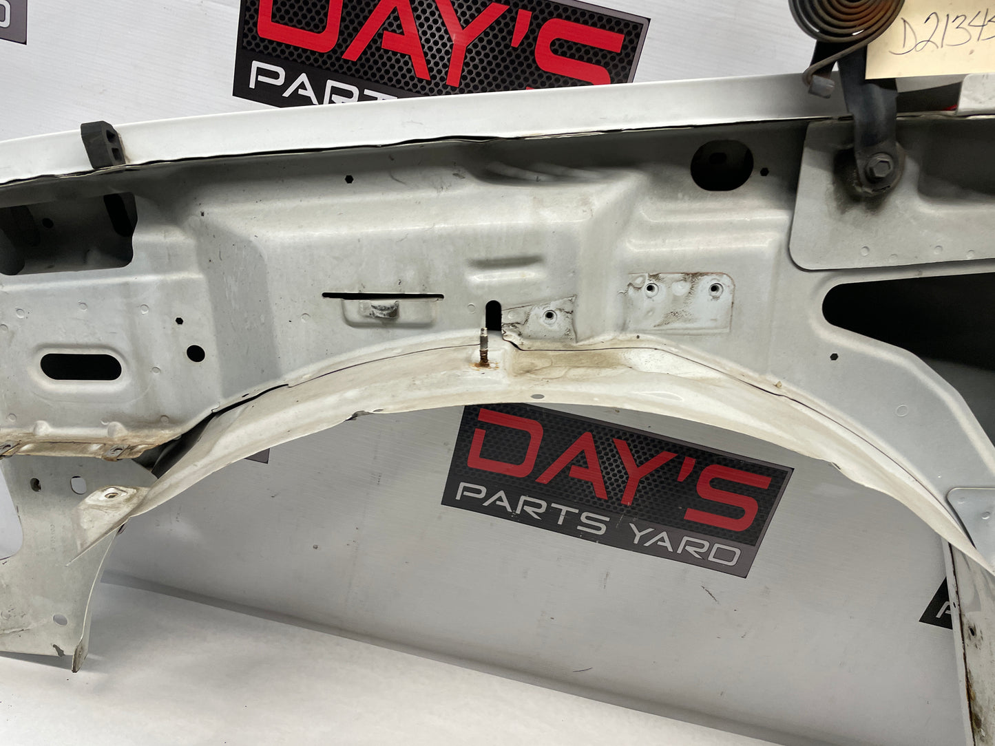 2003 Chevy Suburban RH Passenger Fender White OEM - Day's Parts Yard