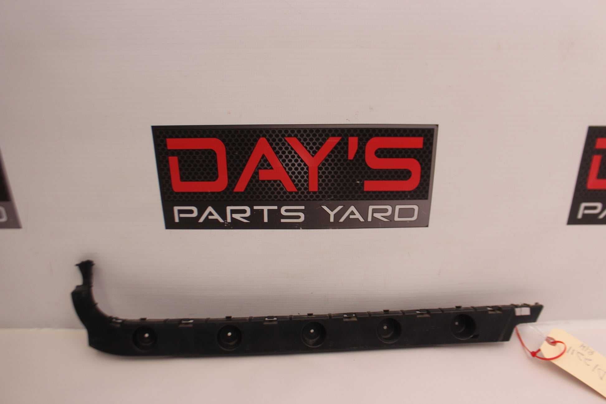 2018 Cadillac CTS-V Rear RH Passenger Bumper Bracket OEM - Day's Parts Yard