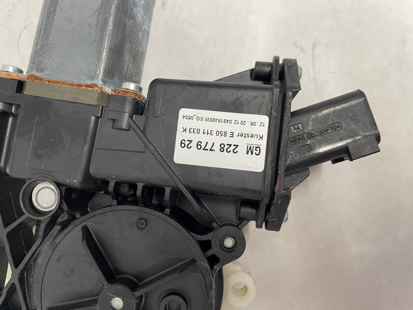 2013 Chevy Camaro ZL1 LH Driver Front Window Regulator w/ Motor OEM - Day's Parts Yard