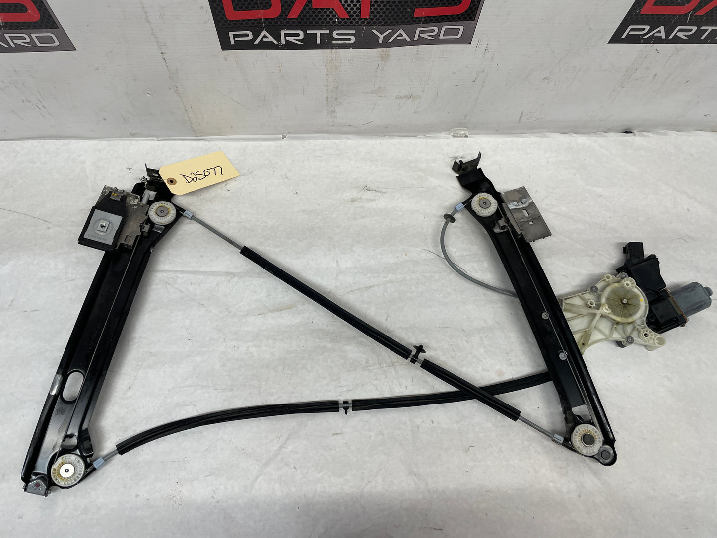 2013 Chevy Camaro ZL1 LH Driver Front Window Regulator w/ Motor OEM - Day's Parts Yard