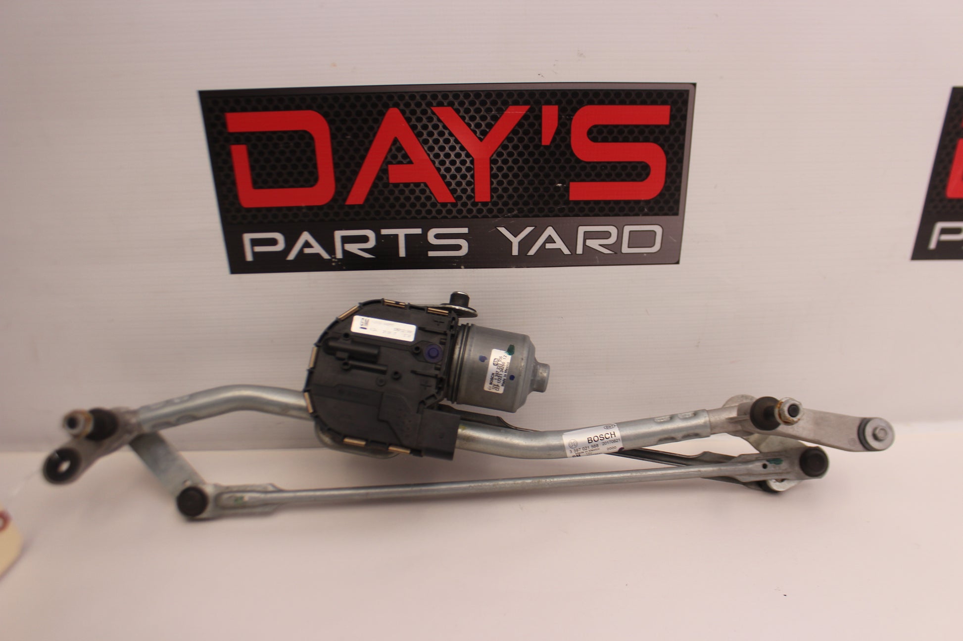 2018 Cadillac CTS-V Front Windshield Wiper Transmission Linkage OEM - Day's Parts Yard