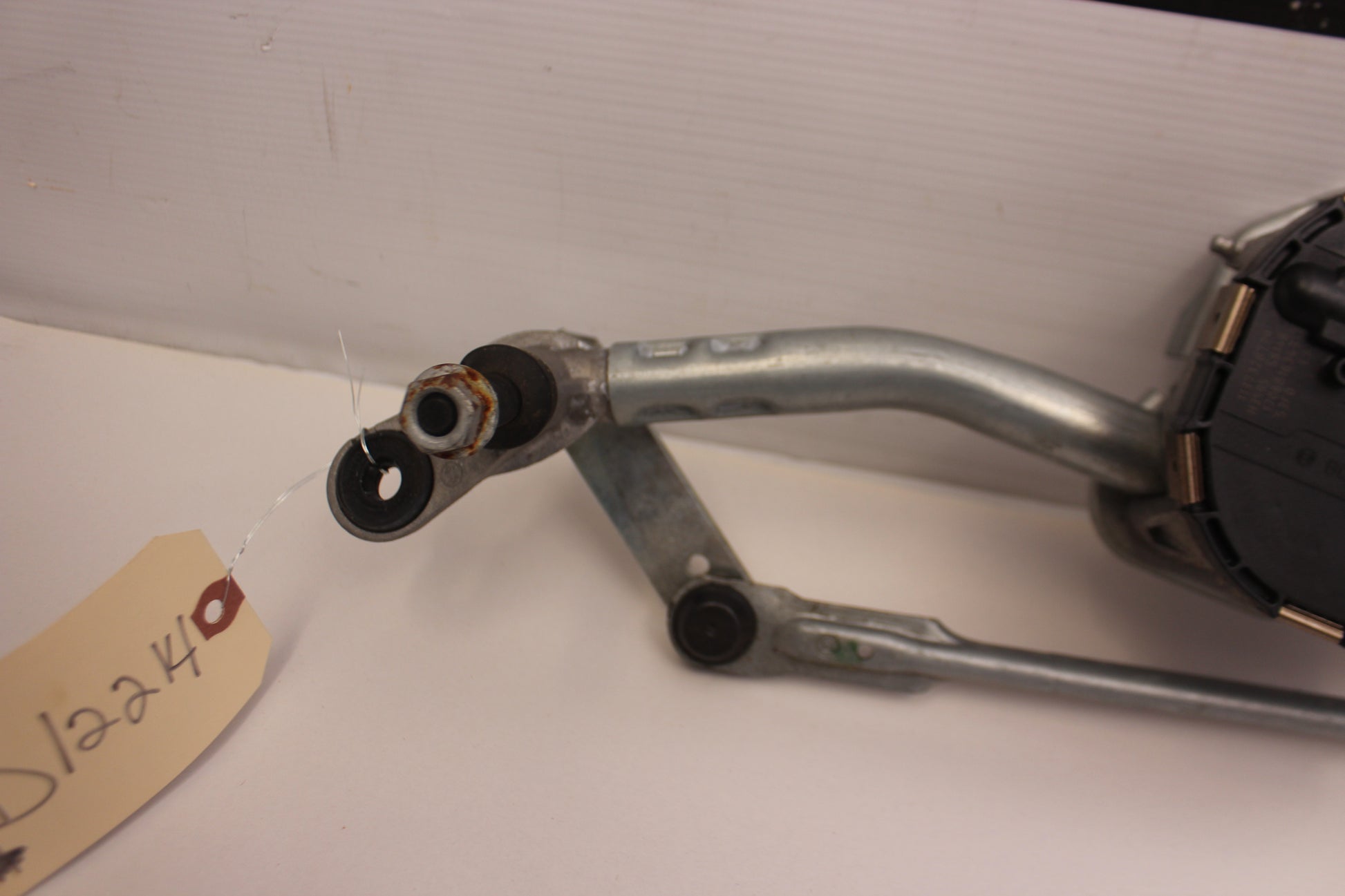 2018 Cadillac CTS-V Front Windshield Wiper Transmission Linkage OEM - Day's Parts Yard