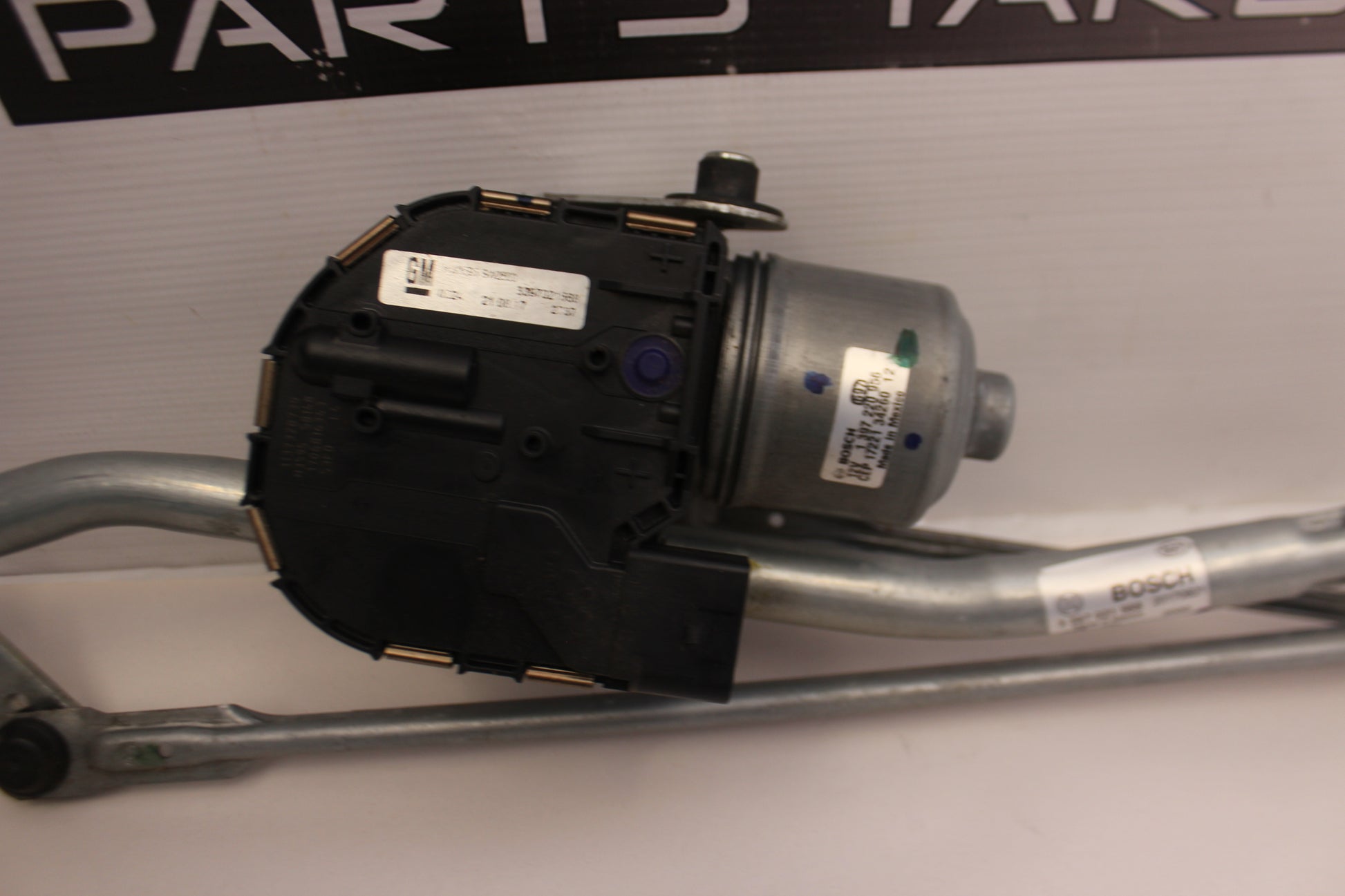 2018 Cadillac CTS-V Front Windshield Wiper Transmission Linkage OEM - Day's Parts Yard