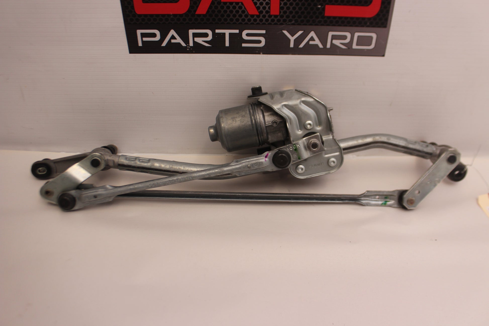 2018 Cadillac CTS-V Front Windshield Wiper Transmission Linkage OEM - Day's Parts Yard