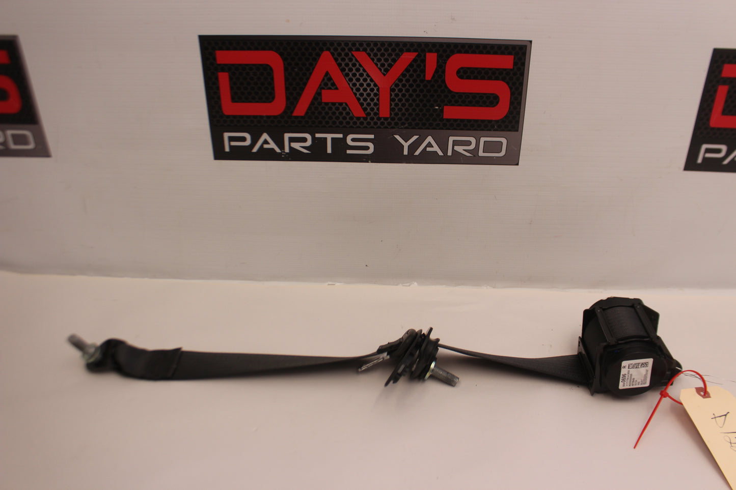 2018 Cadillac CTS-V Rear RH Passenger Seat Belt Seatbelt Retractor OEM - Day's Parts Yard