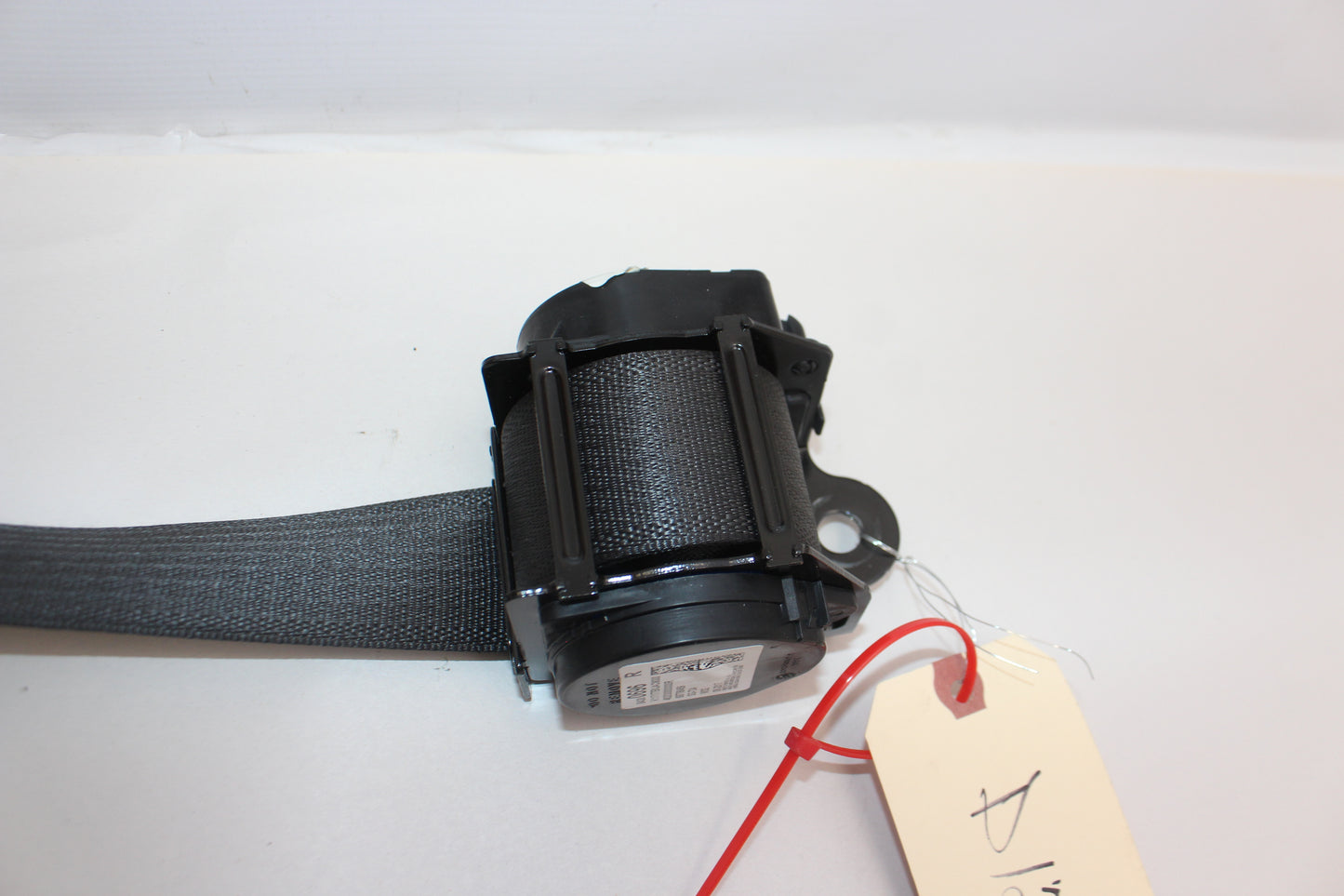 2018 Cadillac CTS-V Rear RH Passenger Seat Belt Seatbelt Retractor OEM - Day's Parts Yard