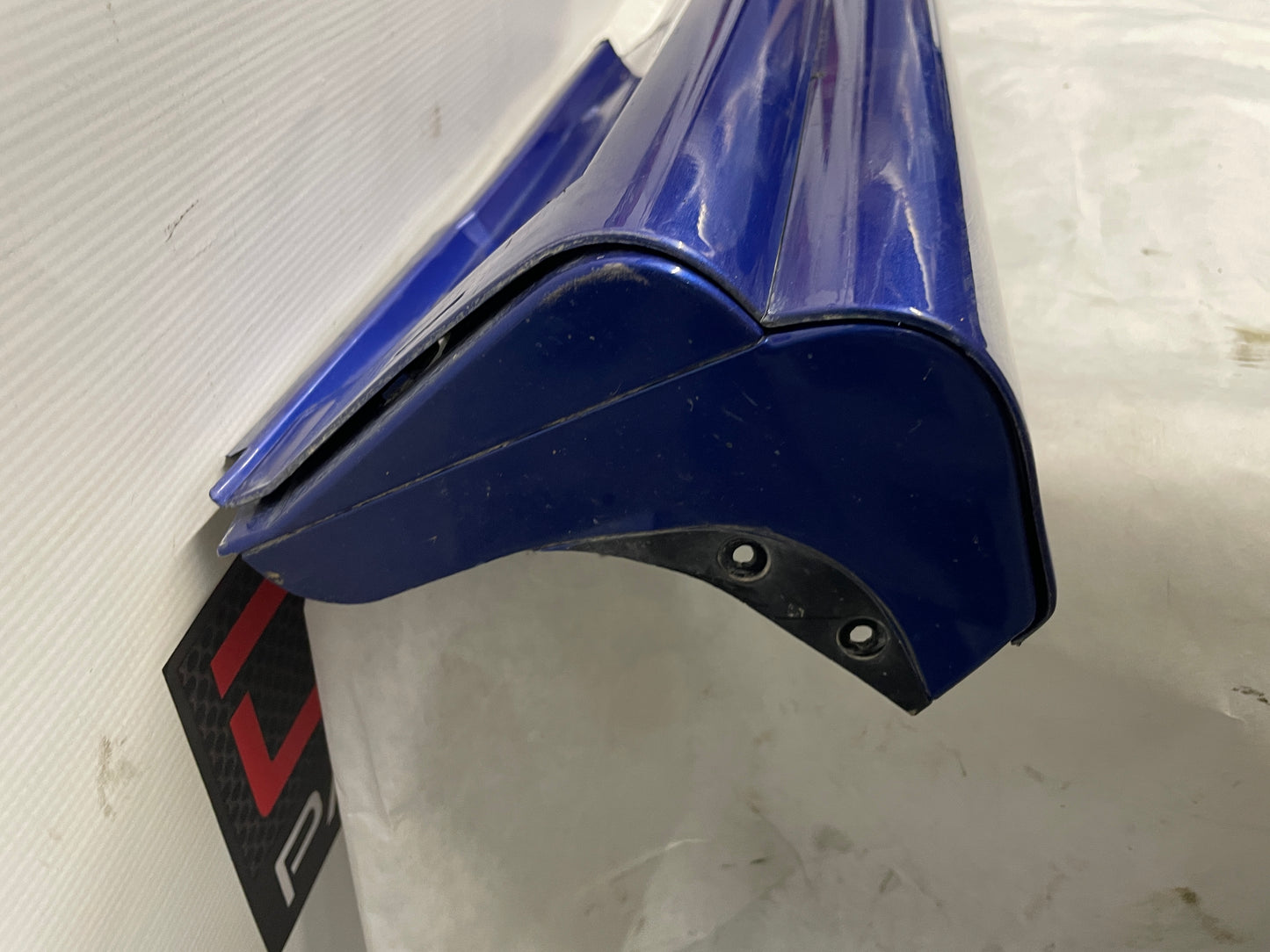 2005 Pontiac GTO LH Driver Rocker Molding Side Skirt Trim Panel OEM - Day's Parts Yard