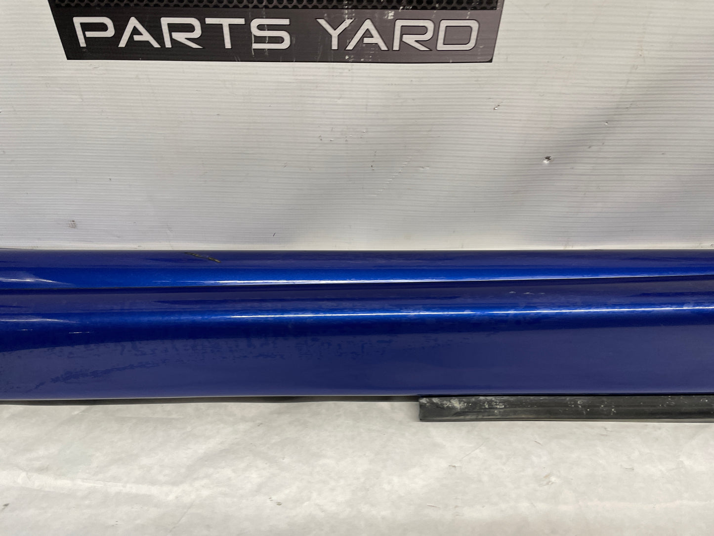 2005 Pontiac GTO LH Driver Rocker Molding Side Skirt Trim Panel OEM - Day's Parts Yard