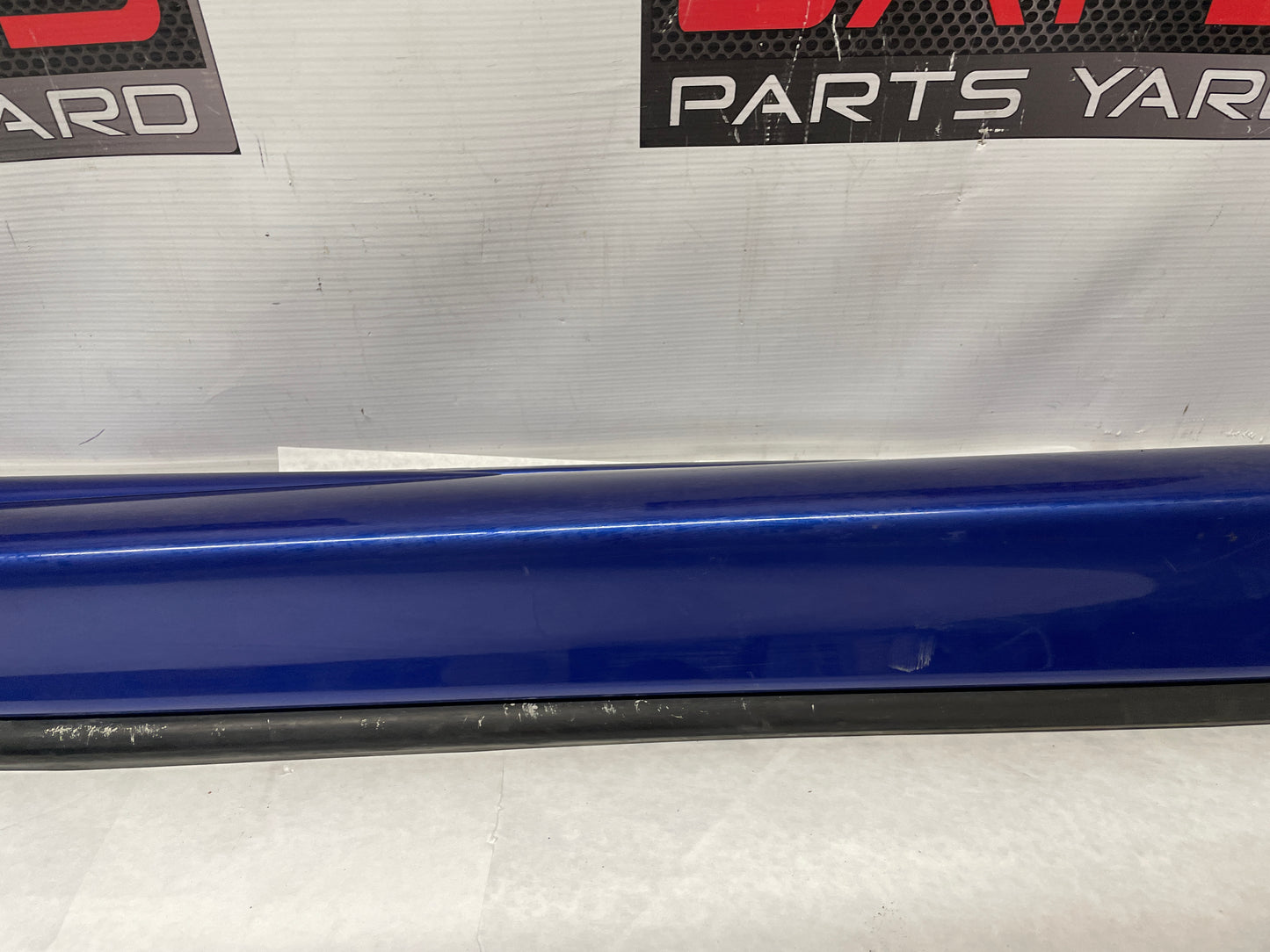 2005 Pontiac GTO LH Driver Rocker Molding Side Skirt Trim Panel OEM - Day's Parts Yard