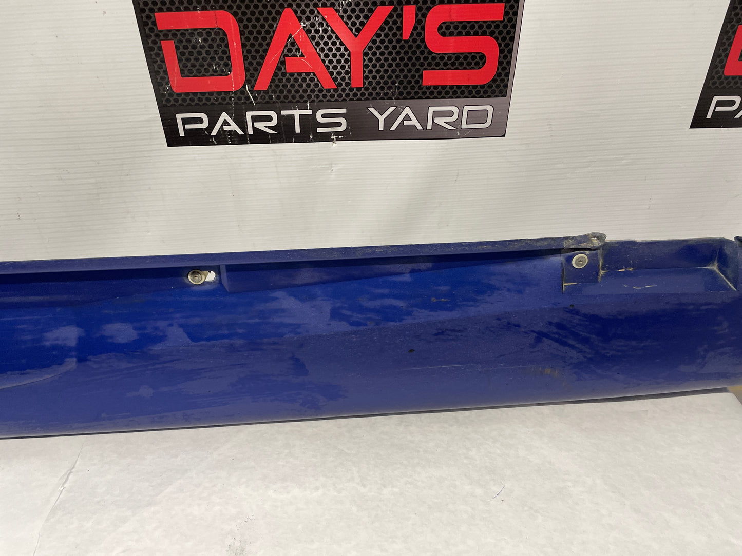 2005 Pontiac GTO LH Driver Rocker Molding Side Skirt Trim Panel OEM - Day's Parts Yard