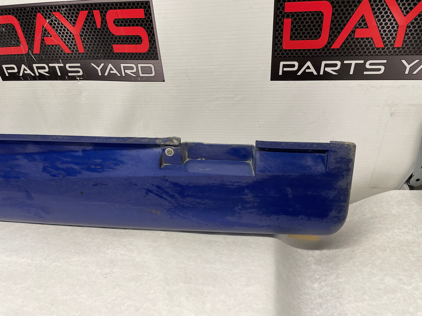 2005 Pontiac GTO LH Driver Rocker Molding Side Skirt Trim Panel OEM - Day's Parts Yard