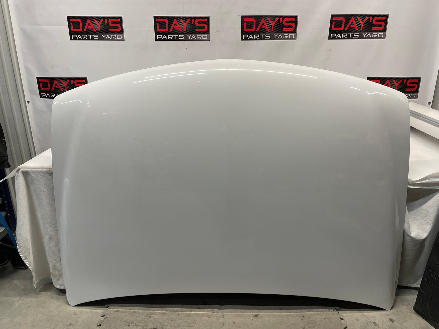 2003 Chevy Suburban Hood White OEM - Day's Parts Yard