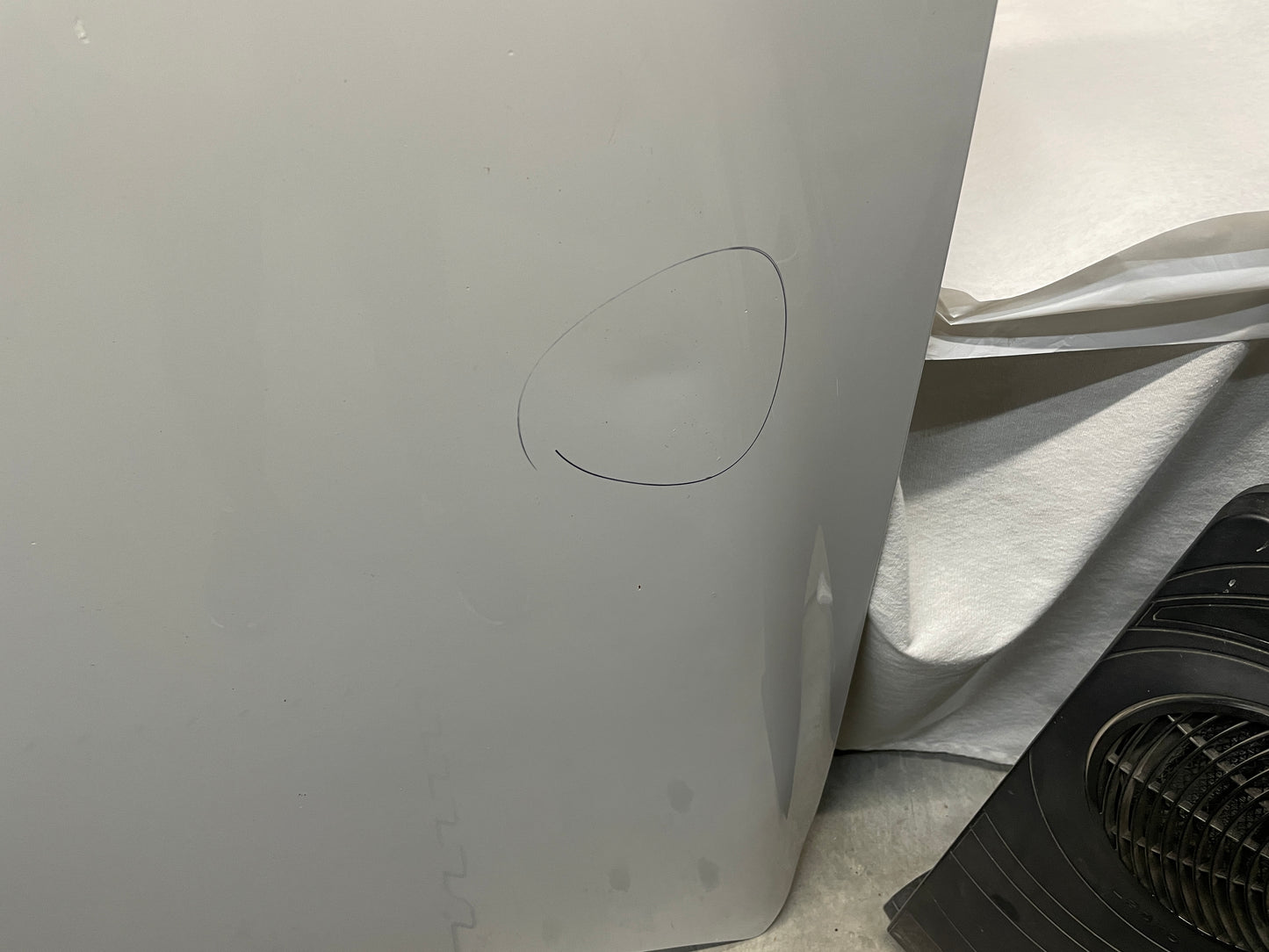 2003 Chevy Suburban Hood White OEM - Day's Parts Yard