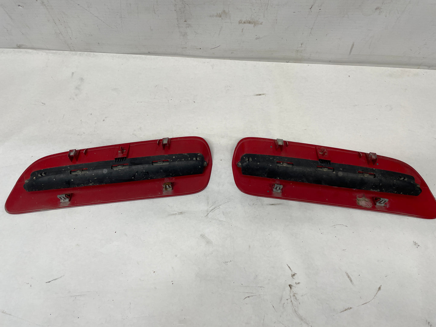 2008 Pontiac G8 GT RH & LH Hood Scoops Vents Red OEM - Day's Parts Yard