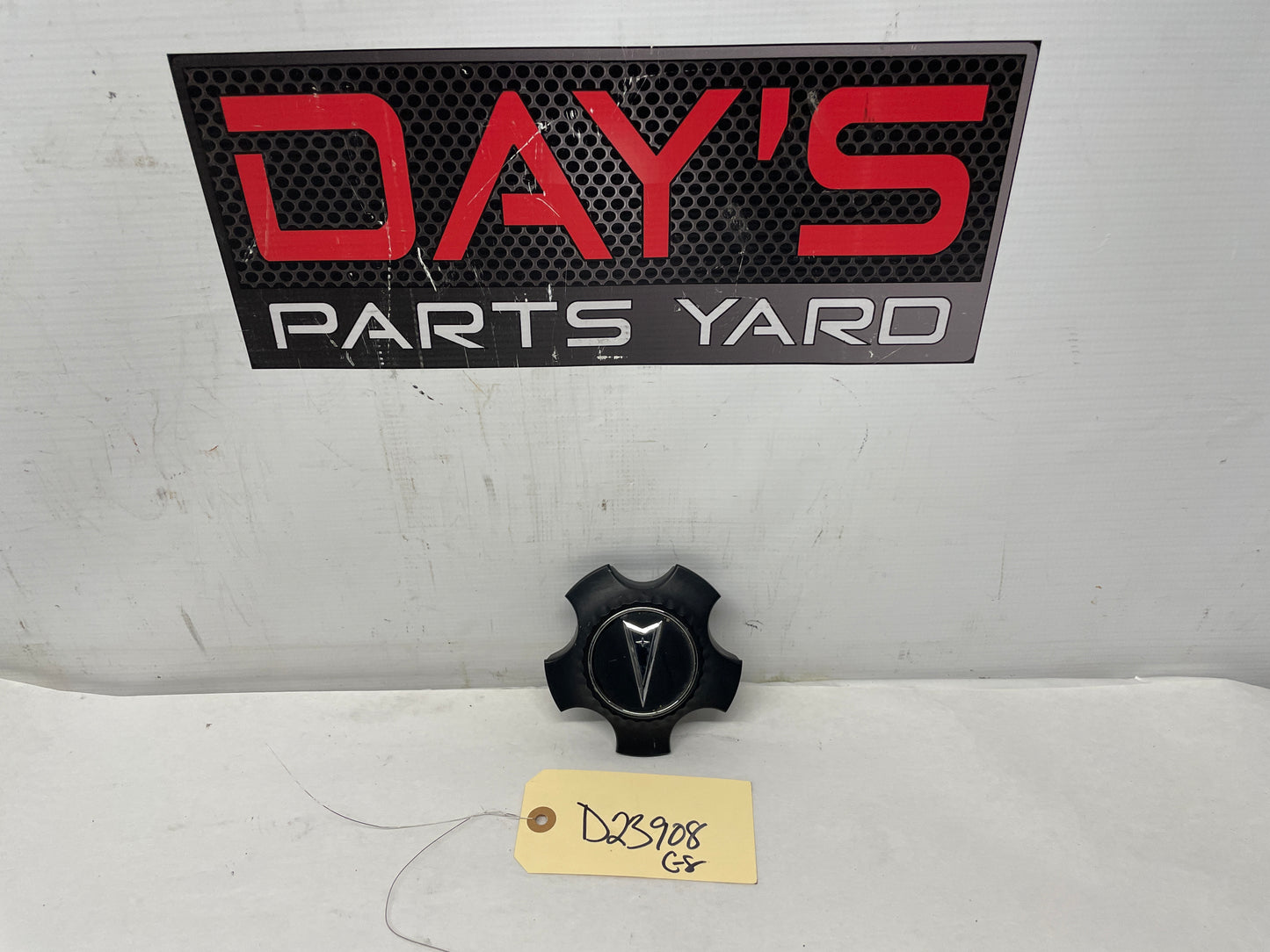 2008 Pontiac G8 GT Wheel Center Cap OEM - Day's Parts Yard