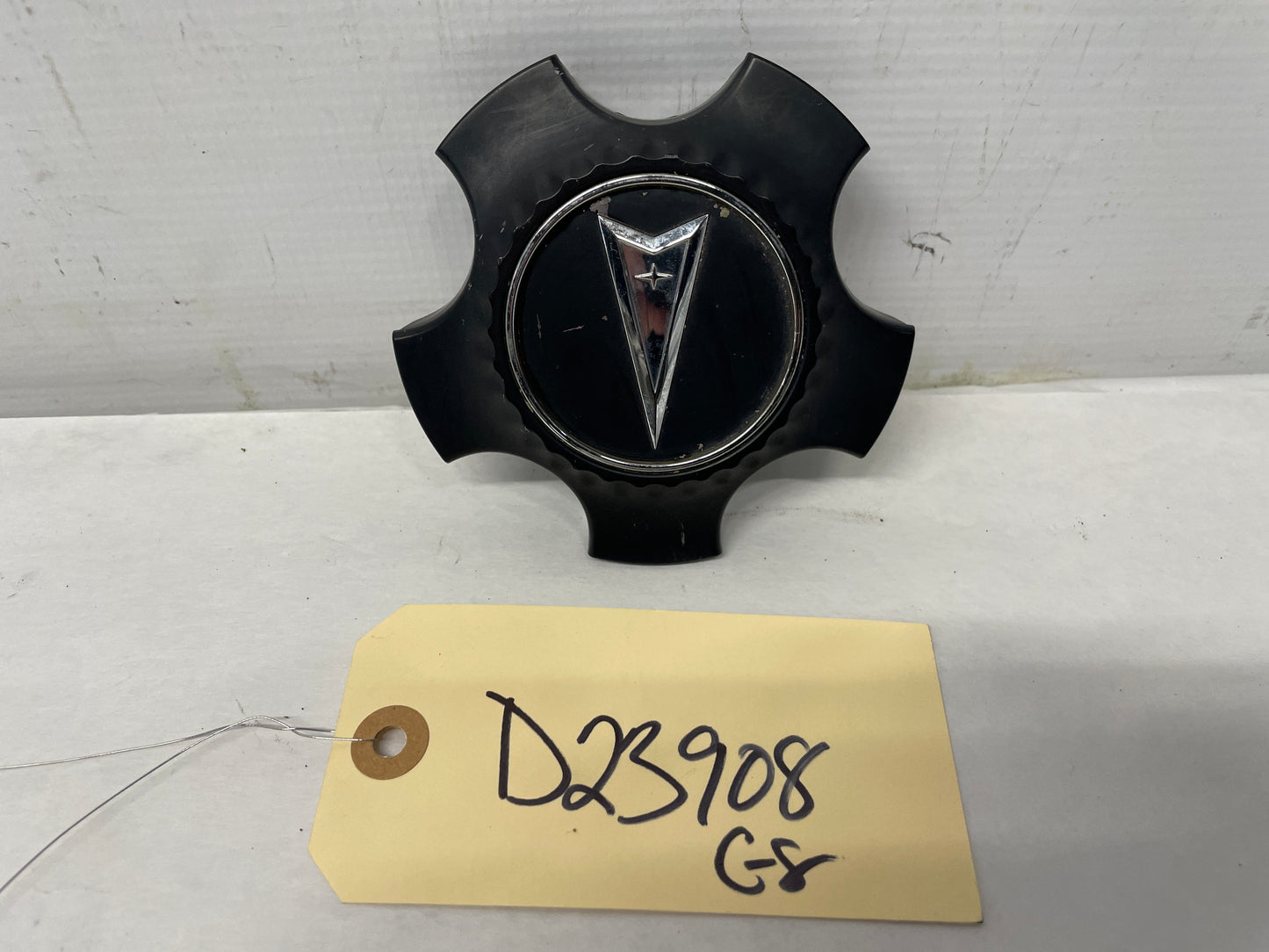 2008 Pontiac G8 GT Wheel Center Cap OEM - Day's Parts Yard