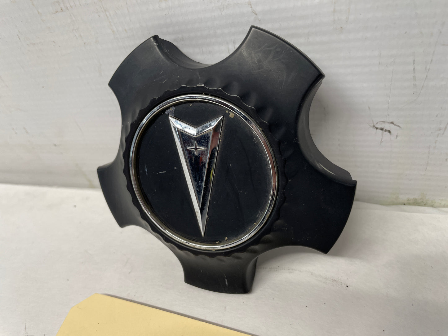 2008 Pontiac G8 GT Wheel Center Cap OEM - Day's Parts Yard
