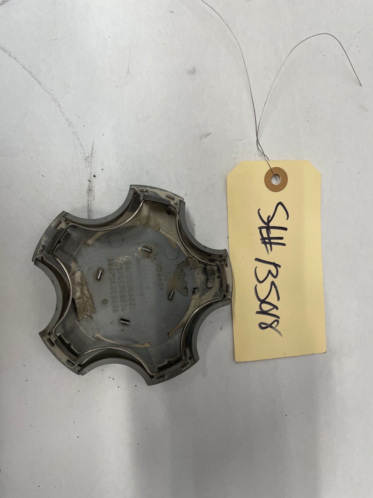2008 Pontiac G8 GT Wheel Center Cap OEM - Day's Parts Yard