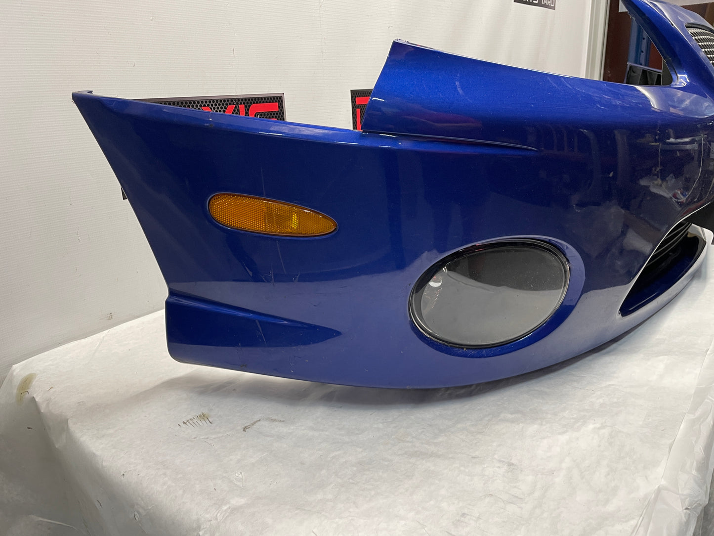 2005 Pontiac GTO Front Bumper Cover Fascia Grilles Blue OEM