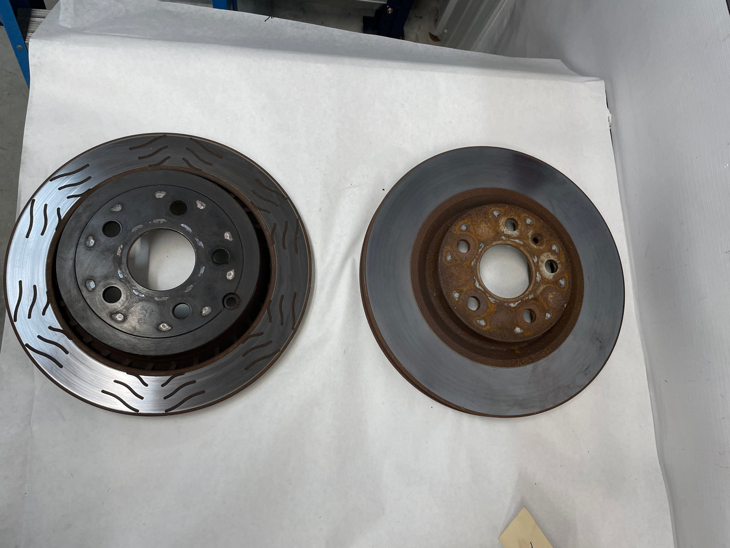 2014 Chevy Caprice PPV Brake Calipers & Rotors Front & Rear OEM - Day's Parts Yard