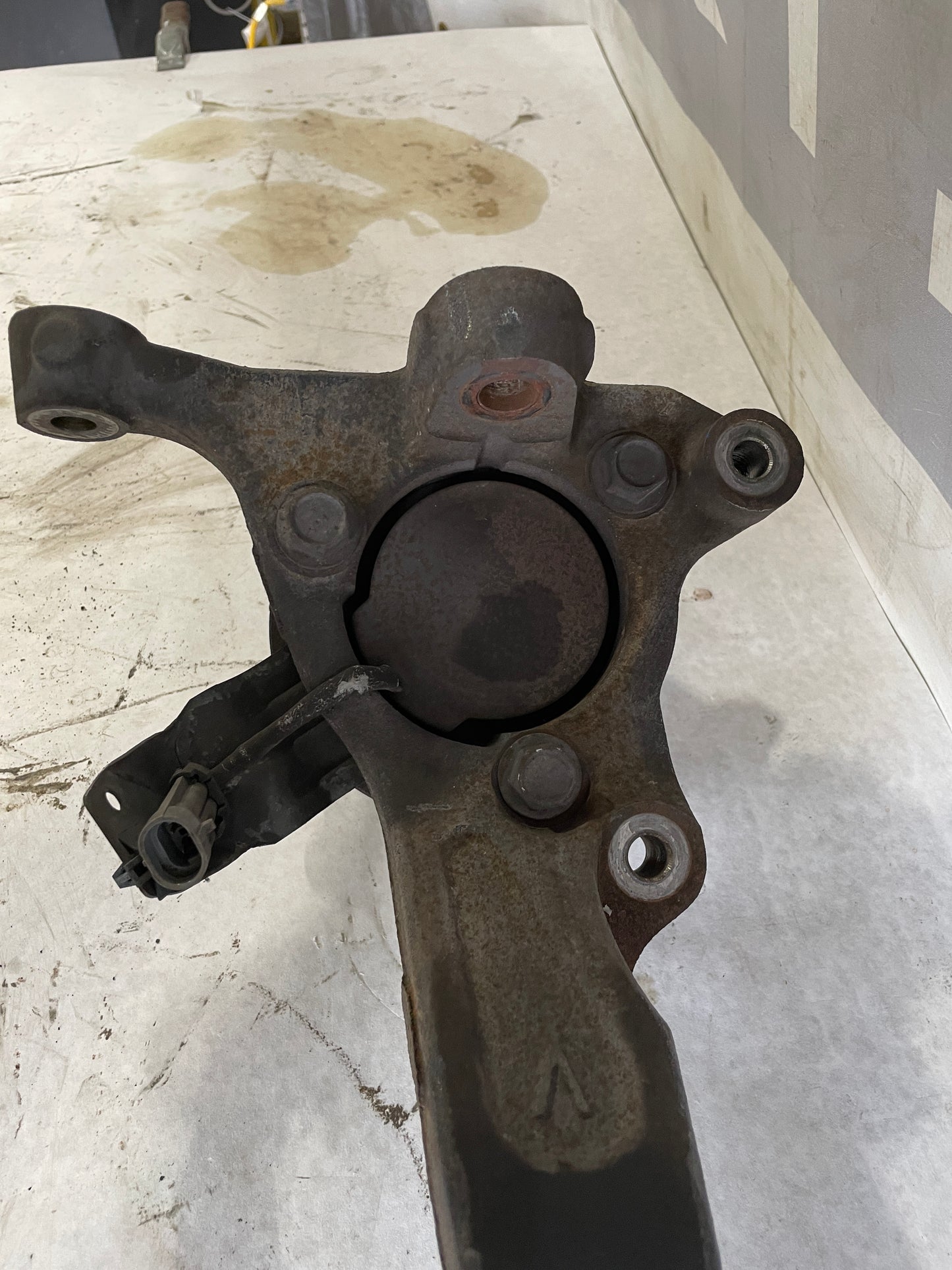 2004 Cadillac CTS-V Front LH Driver Spindle Hub Knuckle OEM - Day's Parts Yard