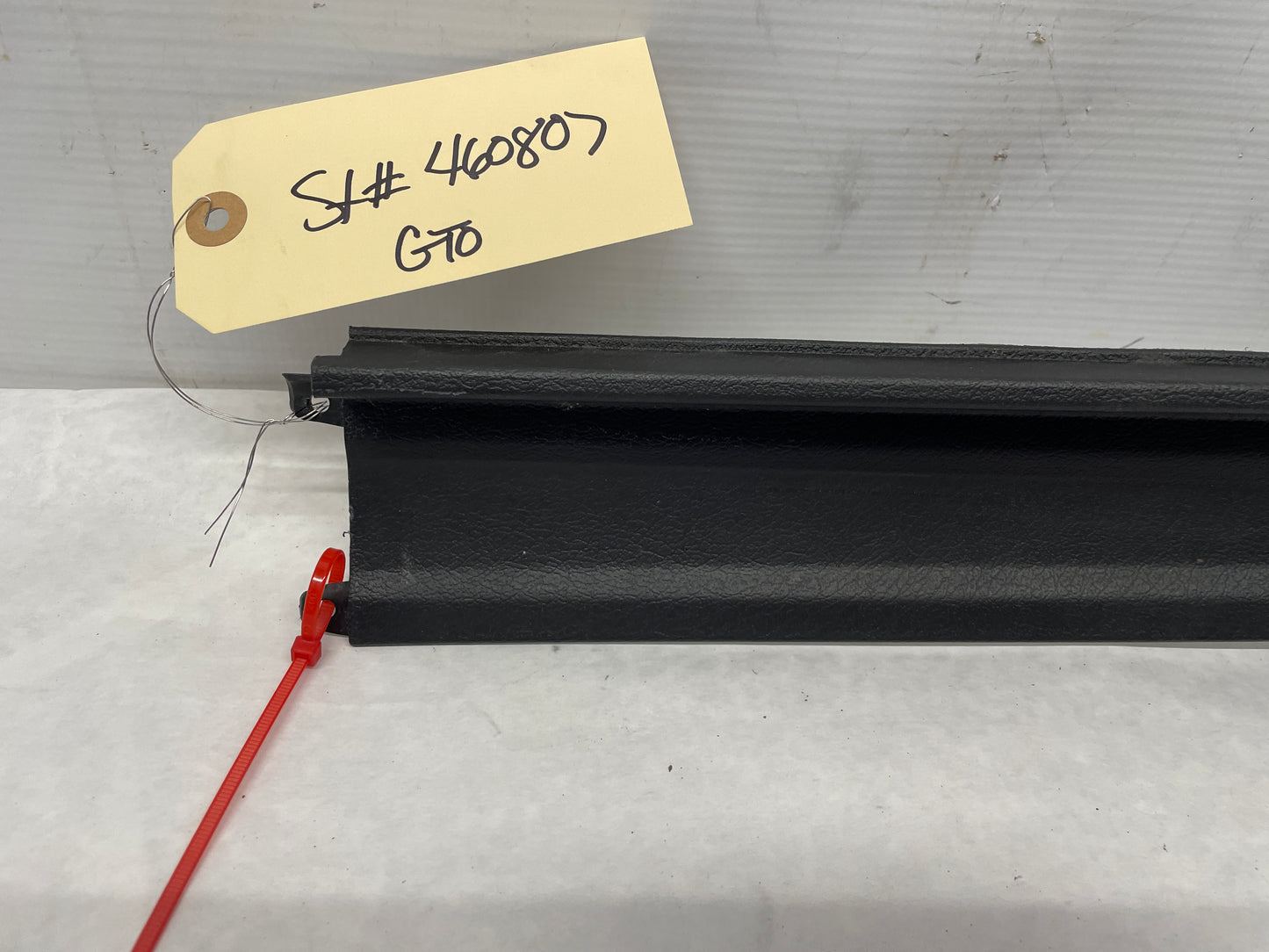 2005 Pontiac GTO RH Passenger Front Seat Outer Frame Side Track Cover Trim Molding OEM - Day's Parts Yard
