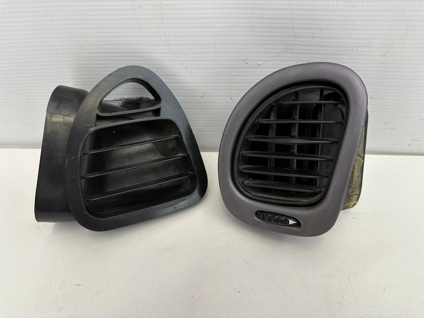 2004 Pontiac GTO LH Driver Door Air Vent OEM - Day's Parts Yard