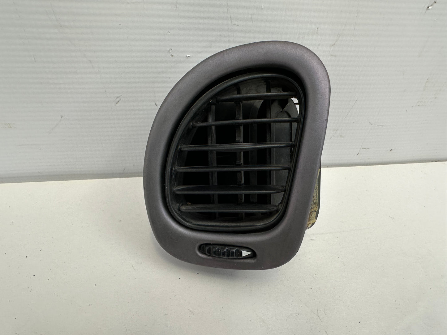 2004 Pontiac GTO LH Driver Door Air Vent OEM - Day's Parts Yard
