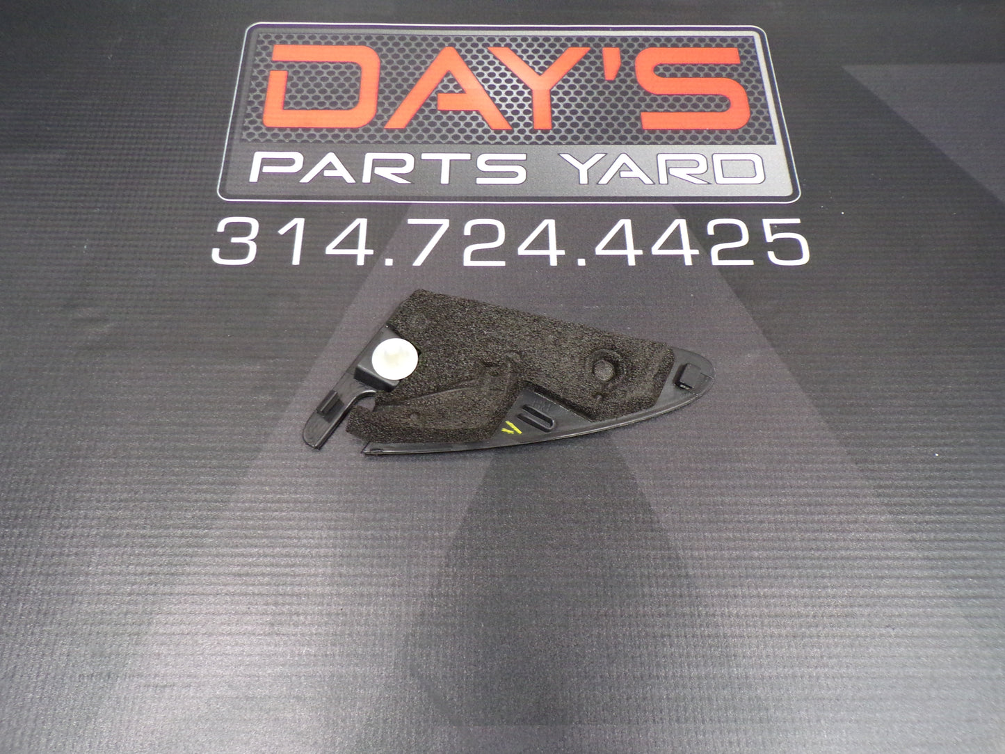 2008-2009 Pontiac G8 Interior Mirror Bolt Cover RH OEM - Day's Parts Yard