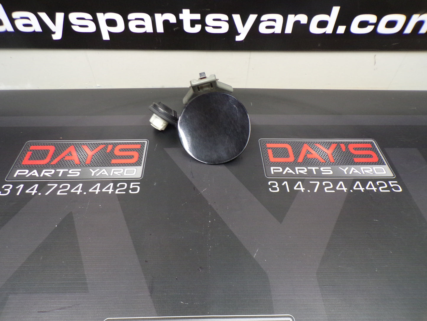 2009 Cadillac CTS-V Fuel Tank Gas Cap and Hatch Door Cover OEM - Day's Parts Yard