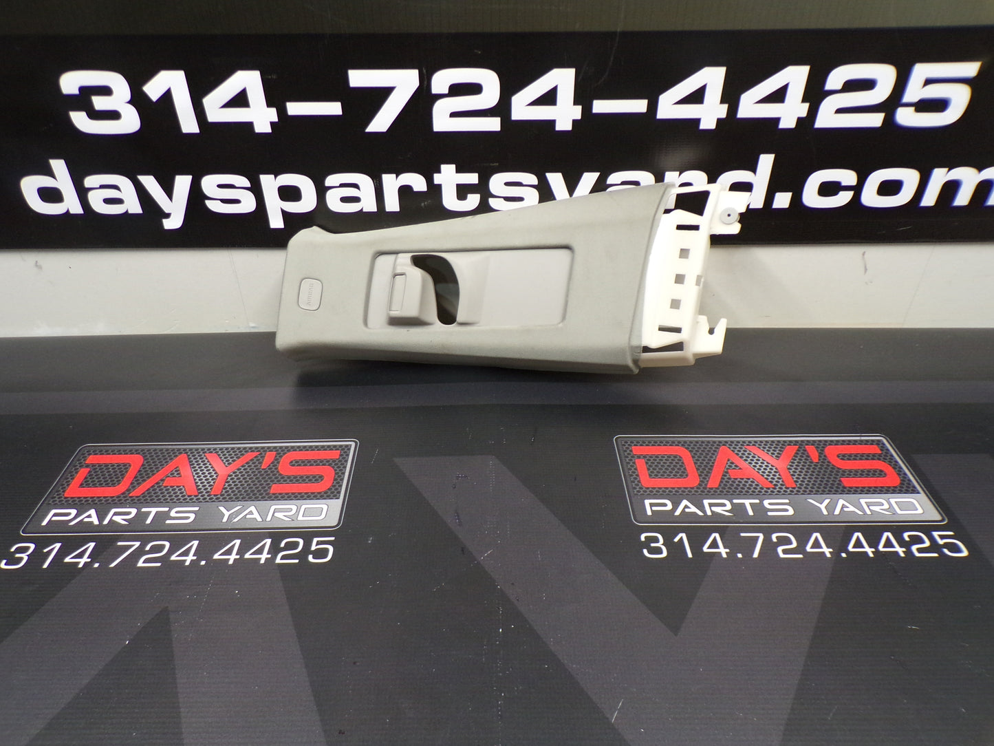 2011-2014 Cadillac CTS-V Center B Pillar Upper Trim LH 20967491 OEM - Day's Parts Yard