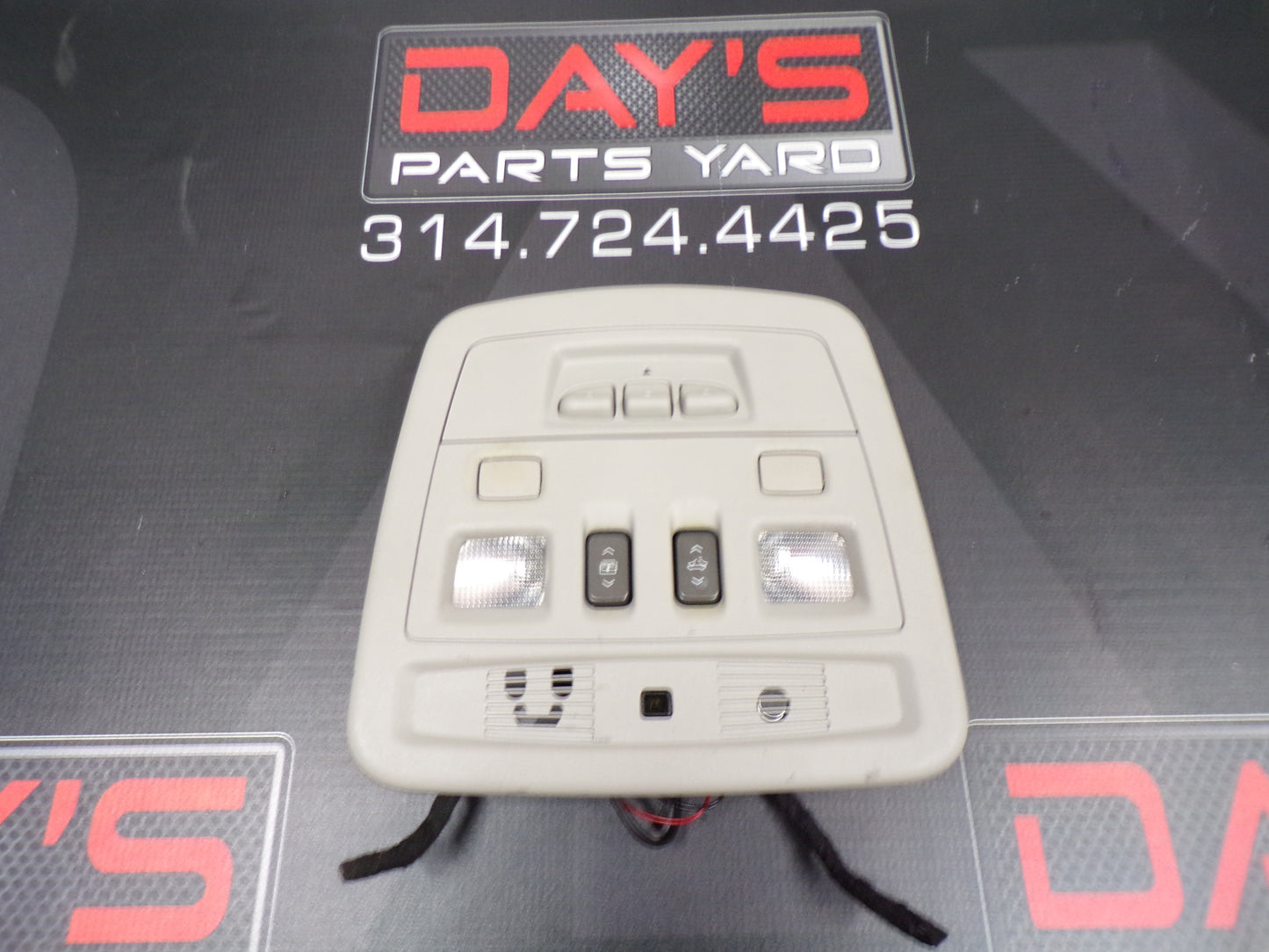 2009 Cadillac CTS-V Overhead Console Dome Light 1355398 OEM - Day's Parts Yard