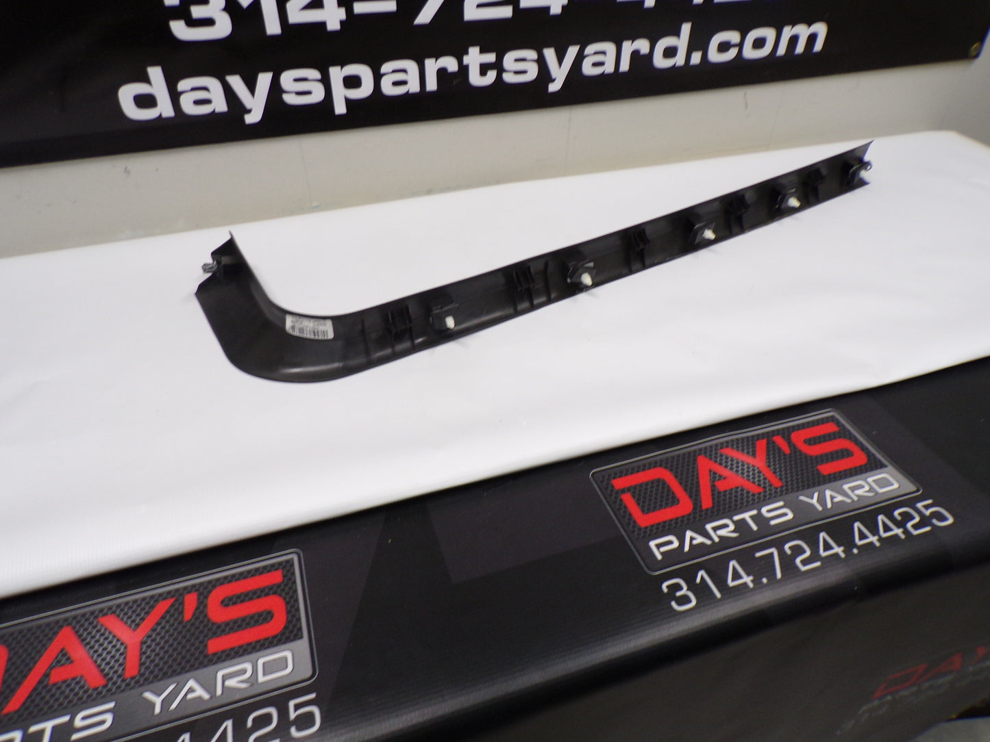 2009 Cadillac CTS-V Sill Carpet Retainer Trim Molding LHF 20840732 OEM - Day's Parts Yard