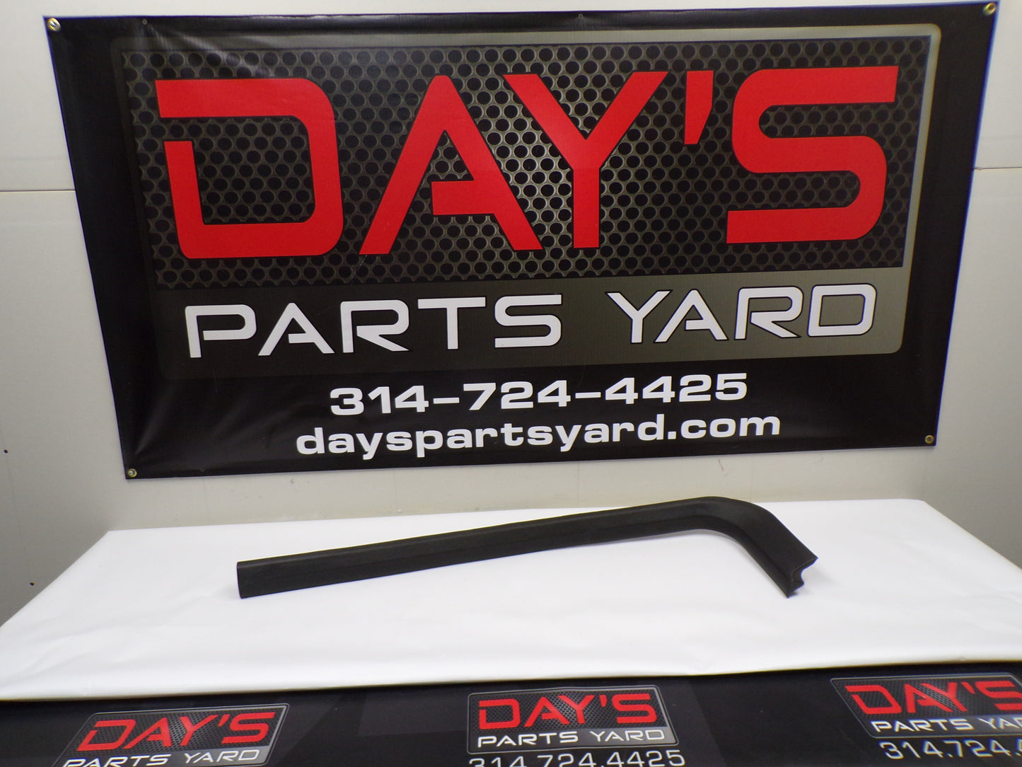 2009 Cadillac CTS-V Sill Carpet Retainer Trim Molding RHF 20840736 OEM - Day's Parts Yard