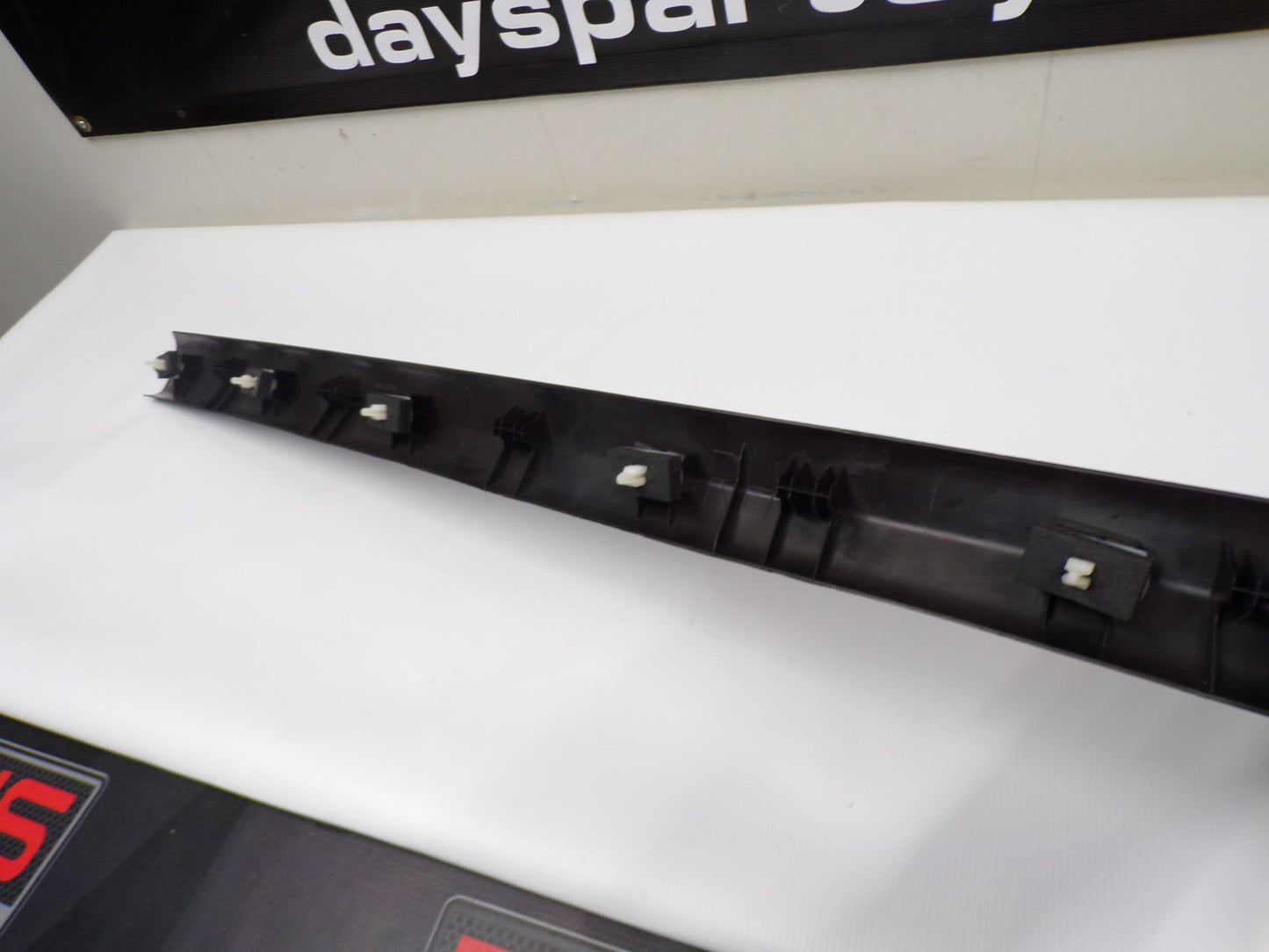 2009 Cadillac CTS-V Sill Carpet Retainer Trim Molding RHF 20840736 OEM - Day's Parts Yard