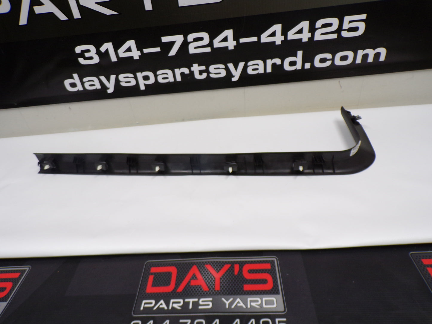 2009 Cadillac CTS-V Sill Carpet Retainer Trim Molding RHF 20840736 OEM - Day's Parts Yard