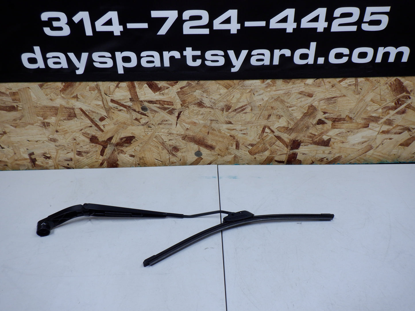 2017 Chevy SS Camaro Wiper Blade Right Arm 2572 8785 OEM - Day's Parts Yard