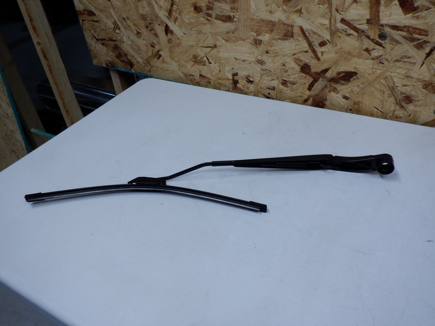 2017 Chevy SS Camaro Wiper Blade Right Arm 2572 8785 OEM - Day's Parts Yard